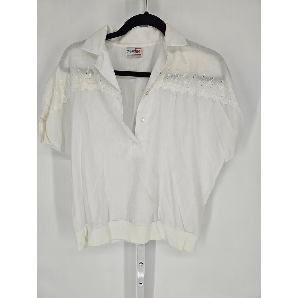 Square One Women's White Eyelet Lace Details Half Button Short Sleeve Top Sz XL